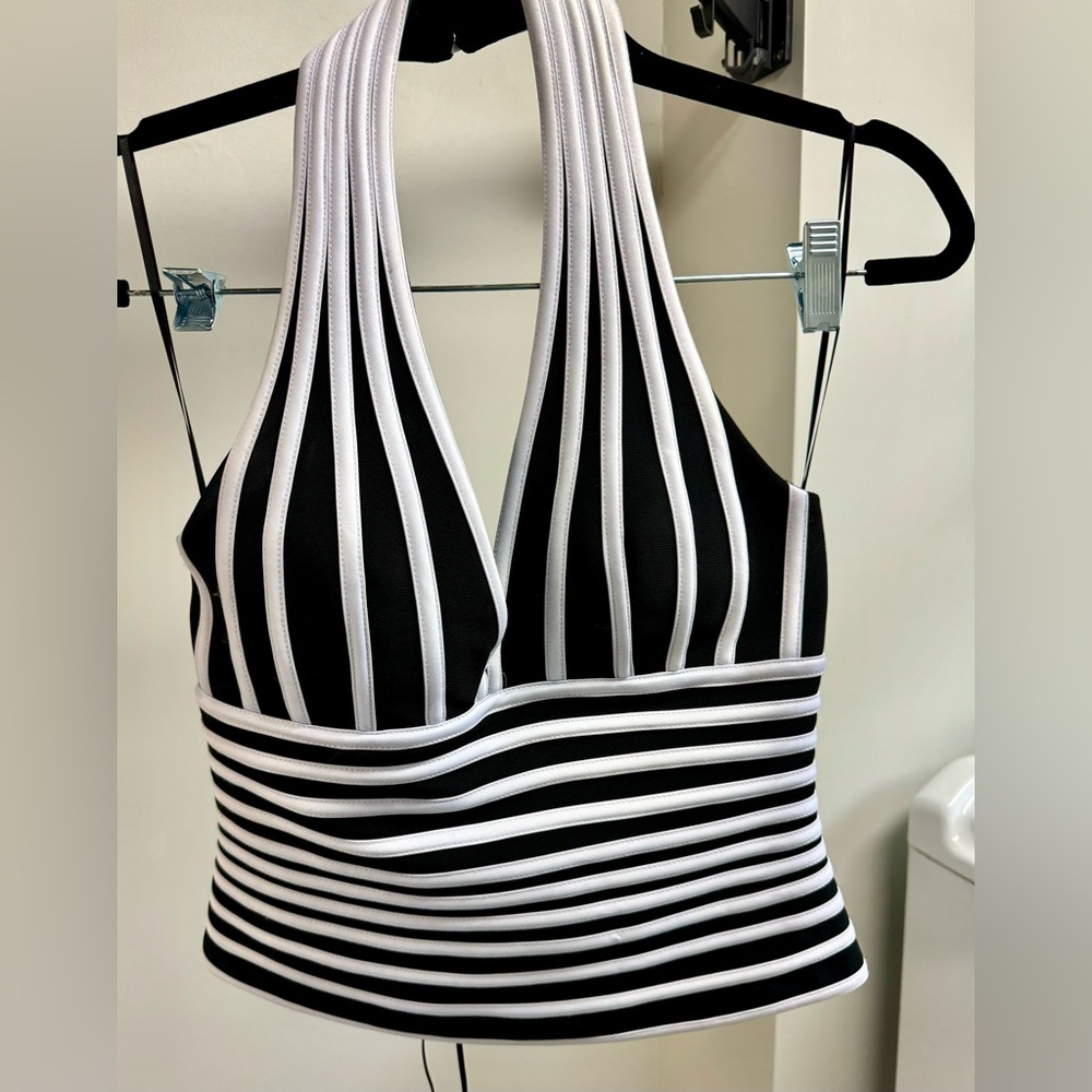 Cache Halter Top
